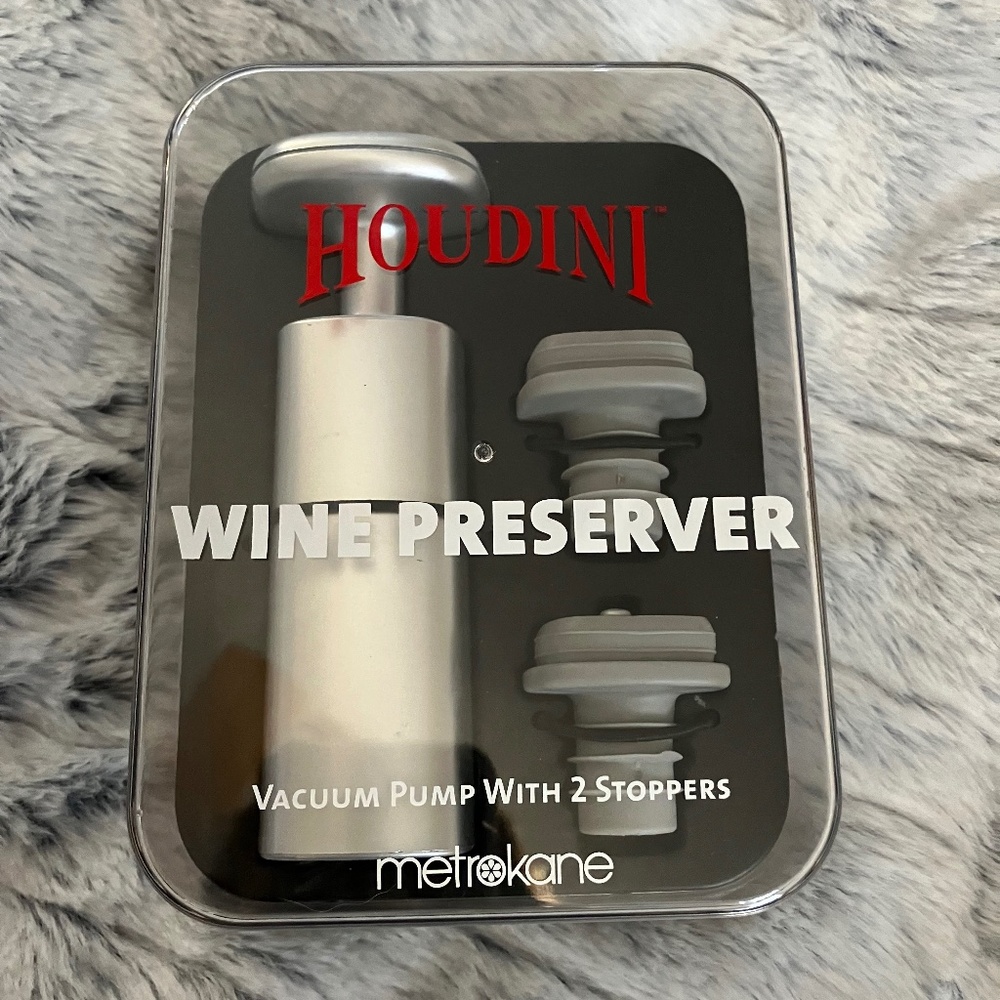 Houdini Wine Preserver With Vacuum Pump and 2 Stoppers EUC